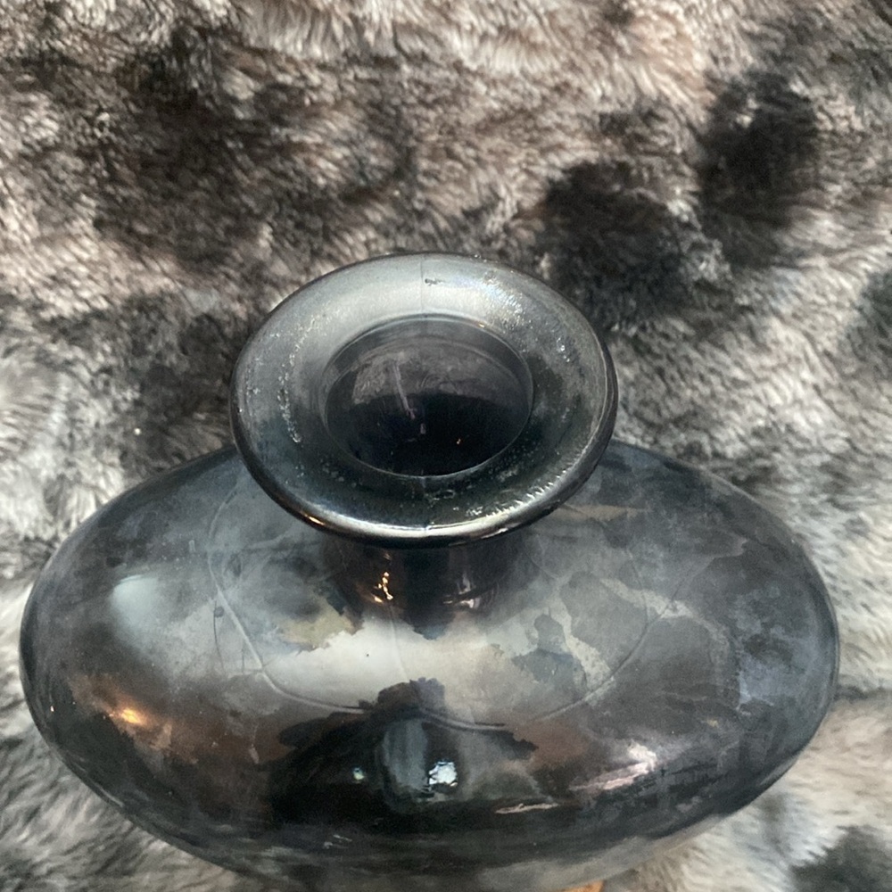 Heavy Heart Shaped Vase - Picture 4 of 16